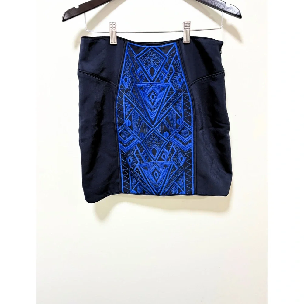 ASO Serena Van Der Woodsen in Gossip Girl Tibi Mini Geometric Skirt Alt